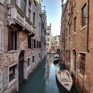 https://canal-view-suite-in-rialto.hotelslidodijesolo.com